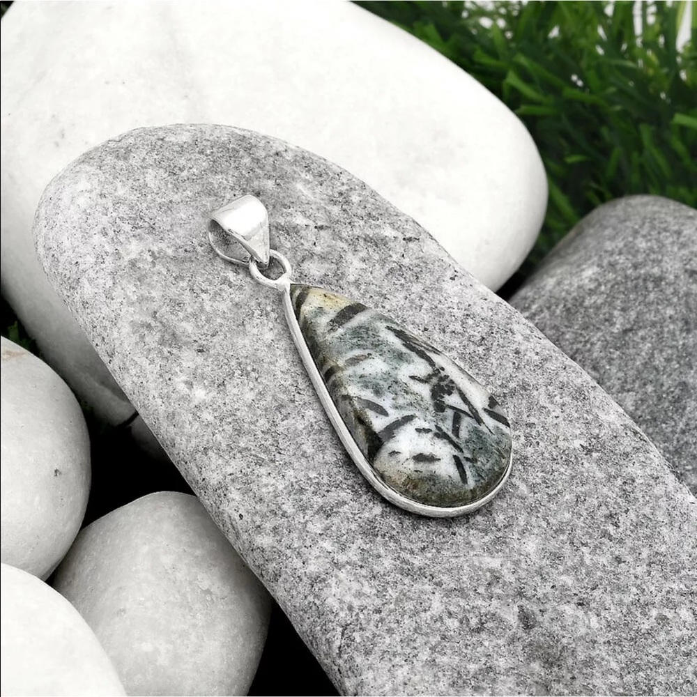 Natural Hornblende stone Sterling silver pendant - Picture 8 of 8